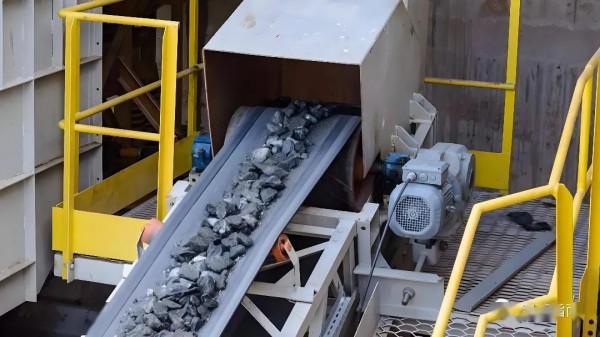 AI智能分拣机械人时代到来，皮带运送机异物拣选不再是难题！